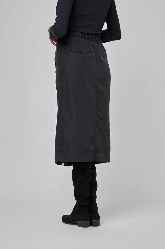 Uchuu Elastic Waist Skirt With Front Zip Closure