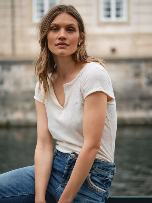 soft cotton tshirt with short sleeves and v neck line