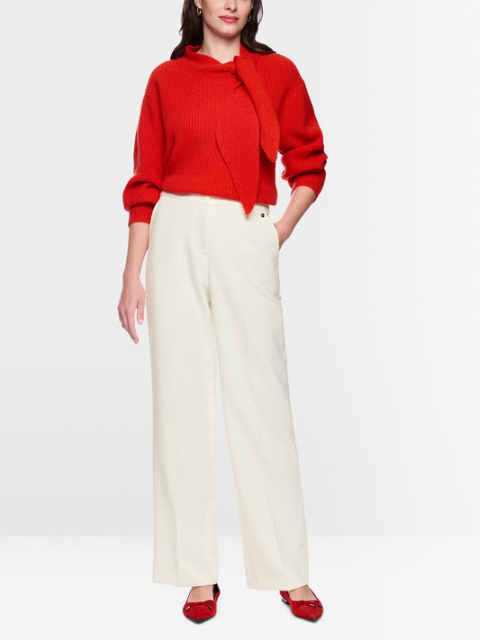 These high waisted wide fit pants are perfect for any occasion.