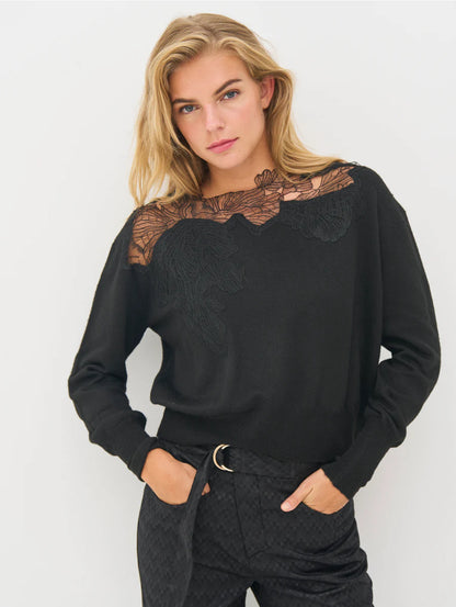 Fine kinit top with lace detail